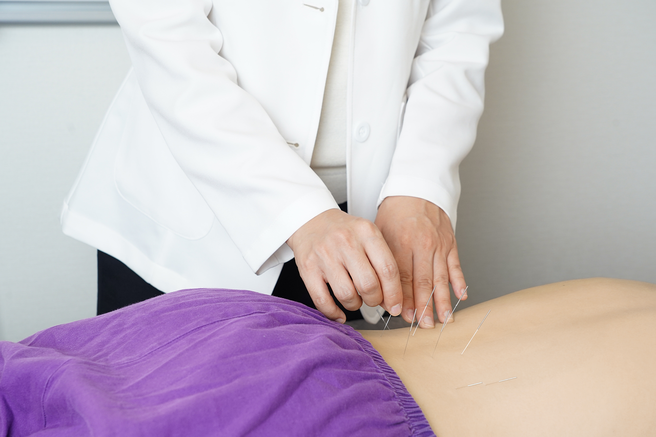 kwellness, traditionalmedicine, koreanmedicineclinic, nikom, acupuncture, kheritagehealth, pulsediagnosis, wellnessclinic, moxibustion, cuppingtherapy